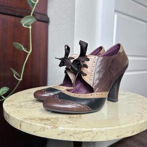Vintage 2010s twee Mary Jane Jeffrey Campbell brown, tan, lace-up leather heels